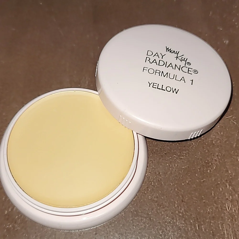 Vintage Mary Kay Day Radiance Formula 1 Yellow Creamy Foundation 0.5 oz OldStock